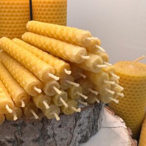 "Die Selbstbau-Wachs-Kerzen-Biene" in verschiedenen Größen - auch fertig handgerollt erhältlich!